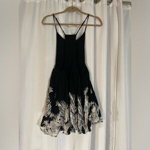 FREE PEOPLE TROPICAL OASIS BLACK WHITE FLORAL PRINTED JUMPER DRESS
SIZE X-SMALL